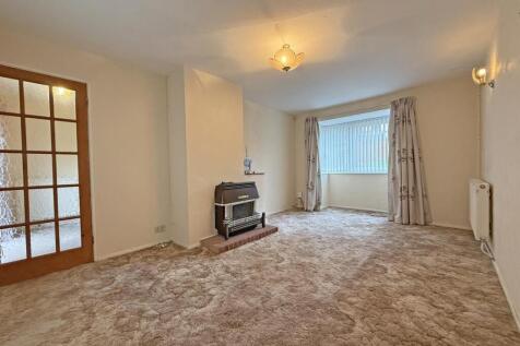 Clittaford Road 122 - Lounge Front.jpg