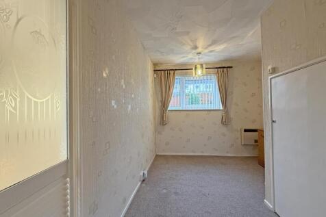 Clittaford Road 122 - Dining Area.jpg