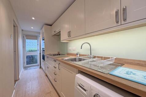 Clittaford Road 122 - Kitchen 2.jpg