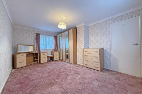 Clittaford Road 122 - Bed 1.jpg
