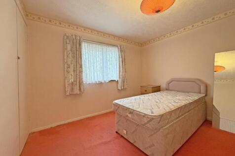 Clittaford Road 122 - Bed 2.jpg