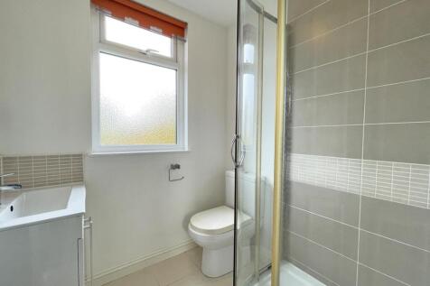 Torland Road 60 - Shower.jpg