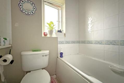 Frobisher Approach 35 - Bathroom.jpg