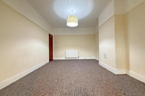 Seacroft Road 14 - Lounge 2.jpg