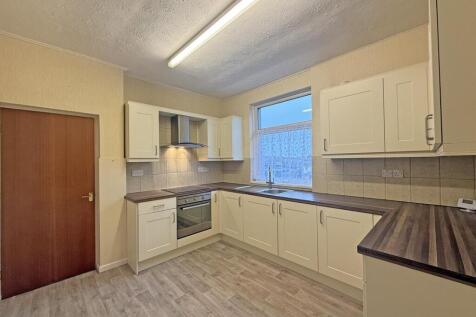 Seacroft Road 14 - Kitchen Front.jpg