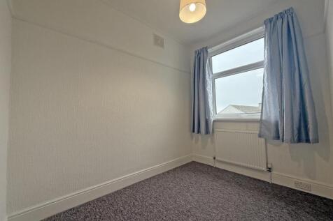 Seacroft Road 14 - Bed 2.jpg