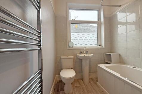 Seacroft Road 14 - Bathroom...jpg