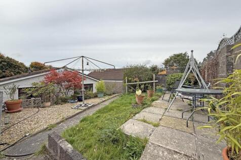 Combley Drive 9 - Garden 3...jpg