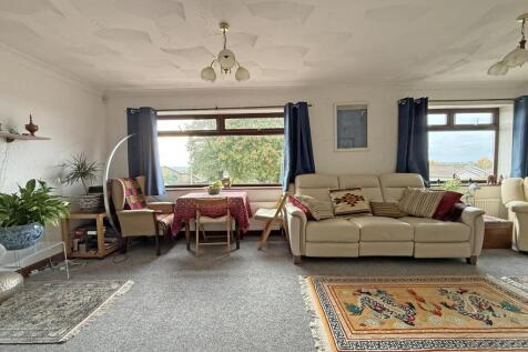 Combley Drive 9 - Living Room 4.jpg