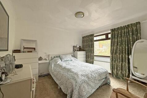 Combley Drive 9 - Bed 1.jpg