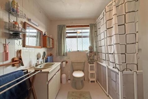 Combley Drive 9 - Shower Room.jpg