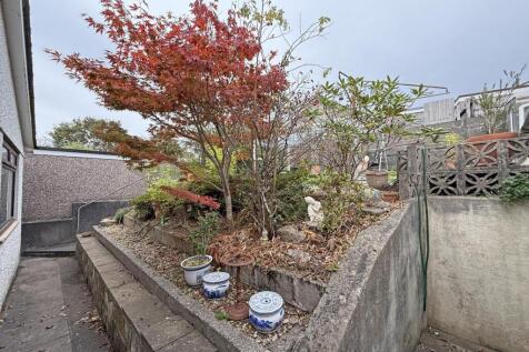 Combley Drive 9 - Garden 0.jpg