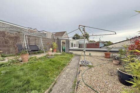 Combley Drive 9 - Garden 2.jpg