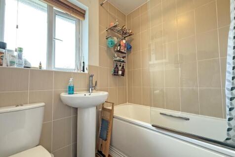 Samuel Bassett Avenue 50 - Bathroom.jpg