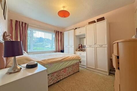 Pattinson Drive 48 - Bedroom One.jpg