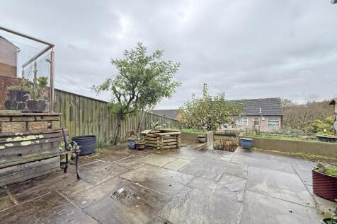 Pattinson Drive 48 - Patio.jpg