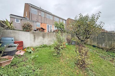 Pattinson Drive 48 - Rear.jpg