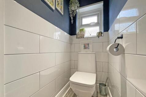 Langhill Road 40 - WC.jpg