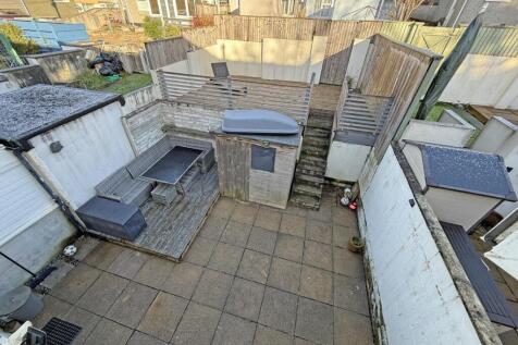 Coppice Gardens 3 - Garden Front.jpg