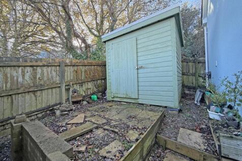 Bridge View 19 - Side Garden.jpg