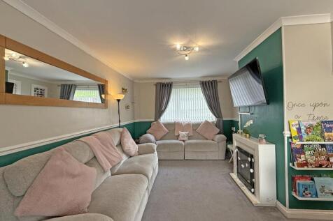 Bramfield Place 20 - Lounge Dining Room 2.jpg