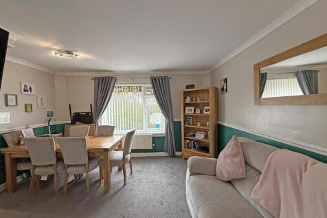 Bramfield Place 20 - Lounge Dining Room 3.jpg