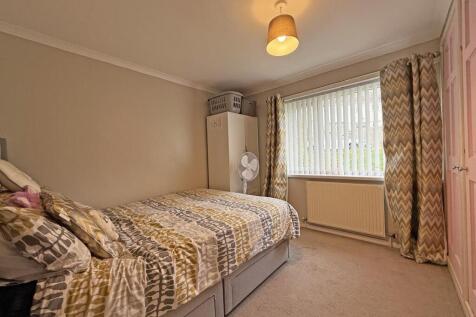 Bramfield Place 20 - Bed 2...jpg
