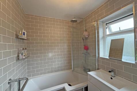 Bramfield Place 20 - Bathroom 1.jpg