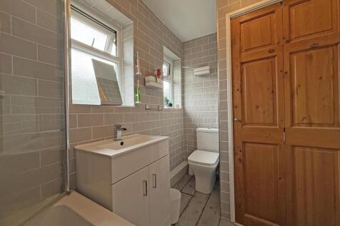 Bramfield Place 20 - Bathroom 2.jpg