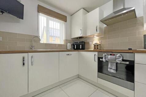 Spindle Crescent 91 - Kitchen Two.jpg