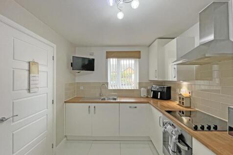 Spindle Crescent 91 - Kitchen Three.jpg