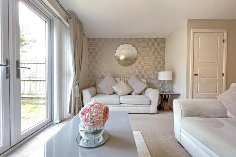 Spindle Crescent 91 - Living Room Two.jpg