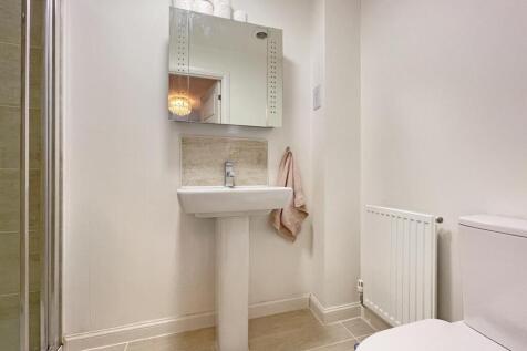 Spindle Crescent 91 - En Suite.jpg