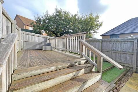 Spindle Crescent 91 - Decking.jpg