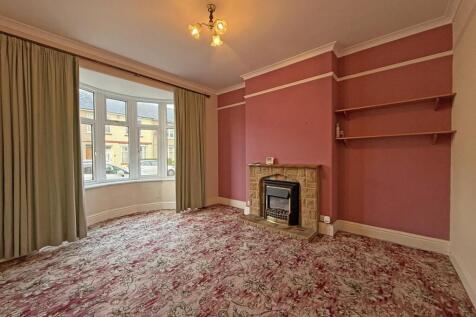 Pennycross Park Road 9 - Lounge.jpg