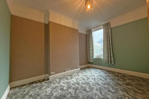 Pennycross Park Road 9 - Dining Room.jpg