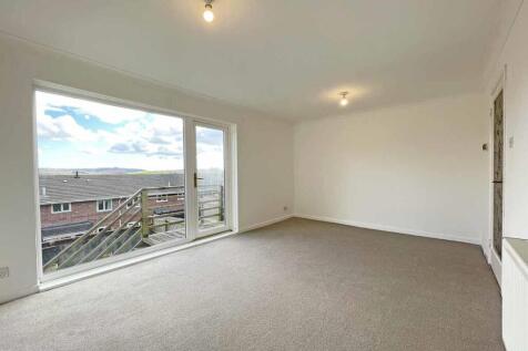 Hallerton Close 14 - Lounge Front.jpg