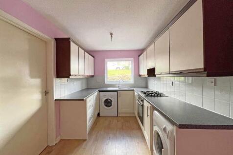 Hallerton Close 14 - Kitchen.jpg