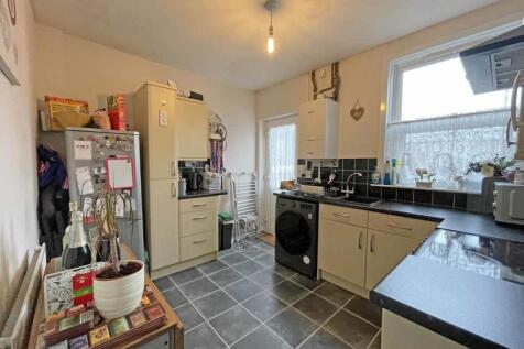 River View 5B Kitchen Front.jpg