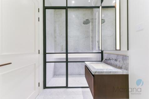 En-suite bathroom