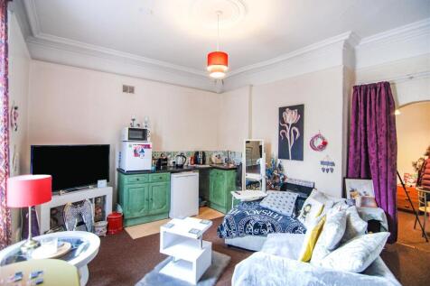 Ground floor room with bed to rear.jpg