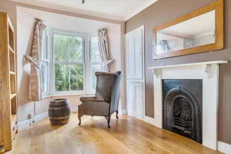 1374785-8-690f55b...