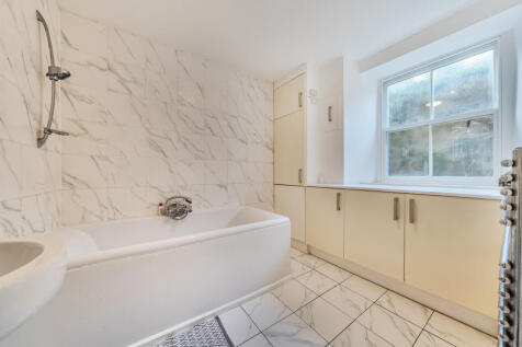 1374785-16-690f56...