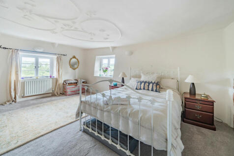 Main Bedrooom