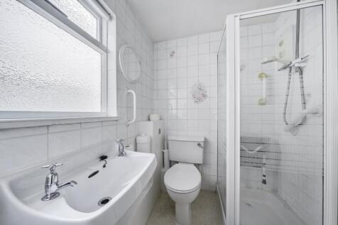 Gf Shower Room
