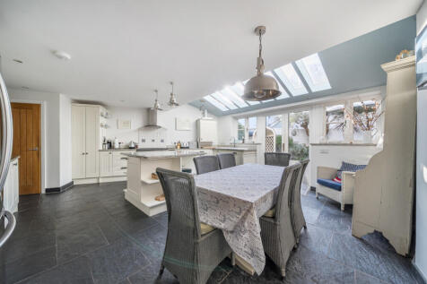 1373360-6-68fb967...