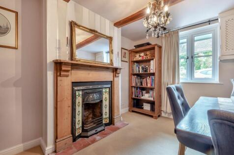 DINING/SITTING ROOM