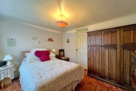 DOWNSTAIRS BEDROOM