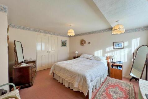 UPSTAIRS BEDROOM