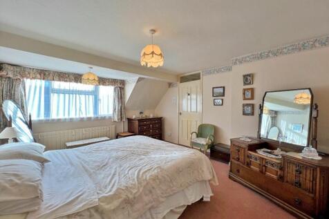 UPSTAIRS BEDROOM